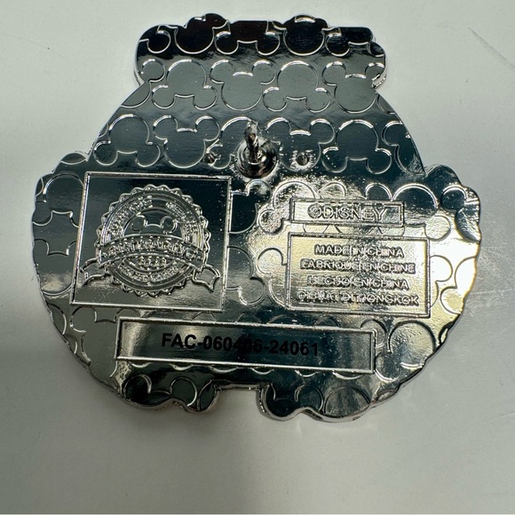 NWT. Disney Parks The Hollywood Tower Hotel Minnie Mouse Pin New With Card back. - Picture 7 of 9